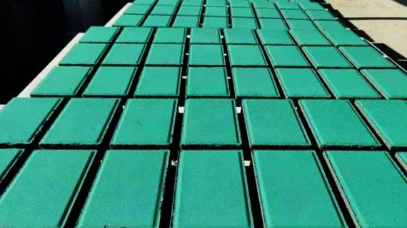 聚发科技为某公司的彩砖生产氧化铁颜料